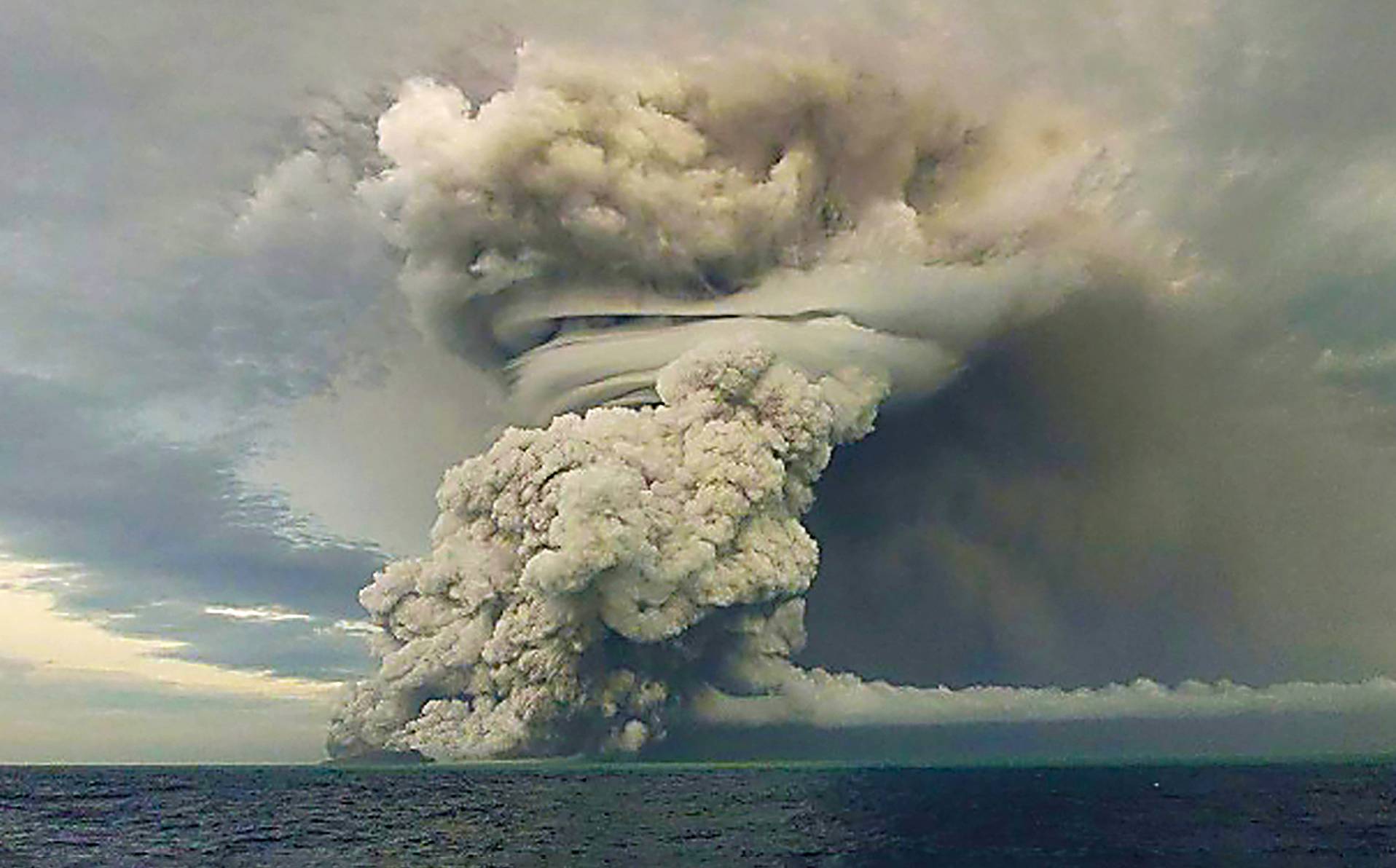 éruption du Hunga Tonga le 15 janvier 2022