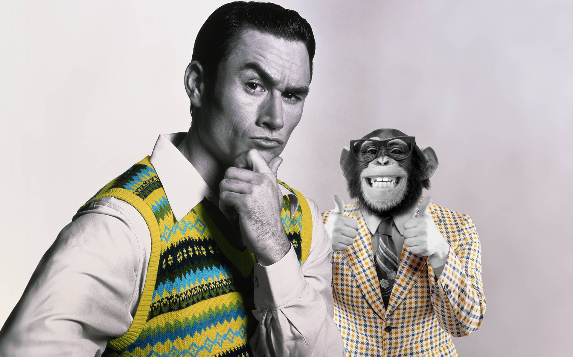 photo et photomontage d'un humain et d'un singe en costume