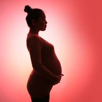 photographie d'une femme enceinte de profil