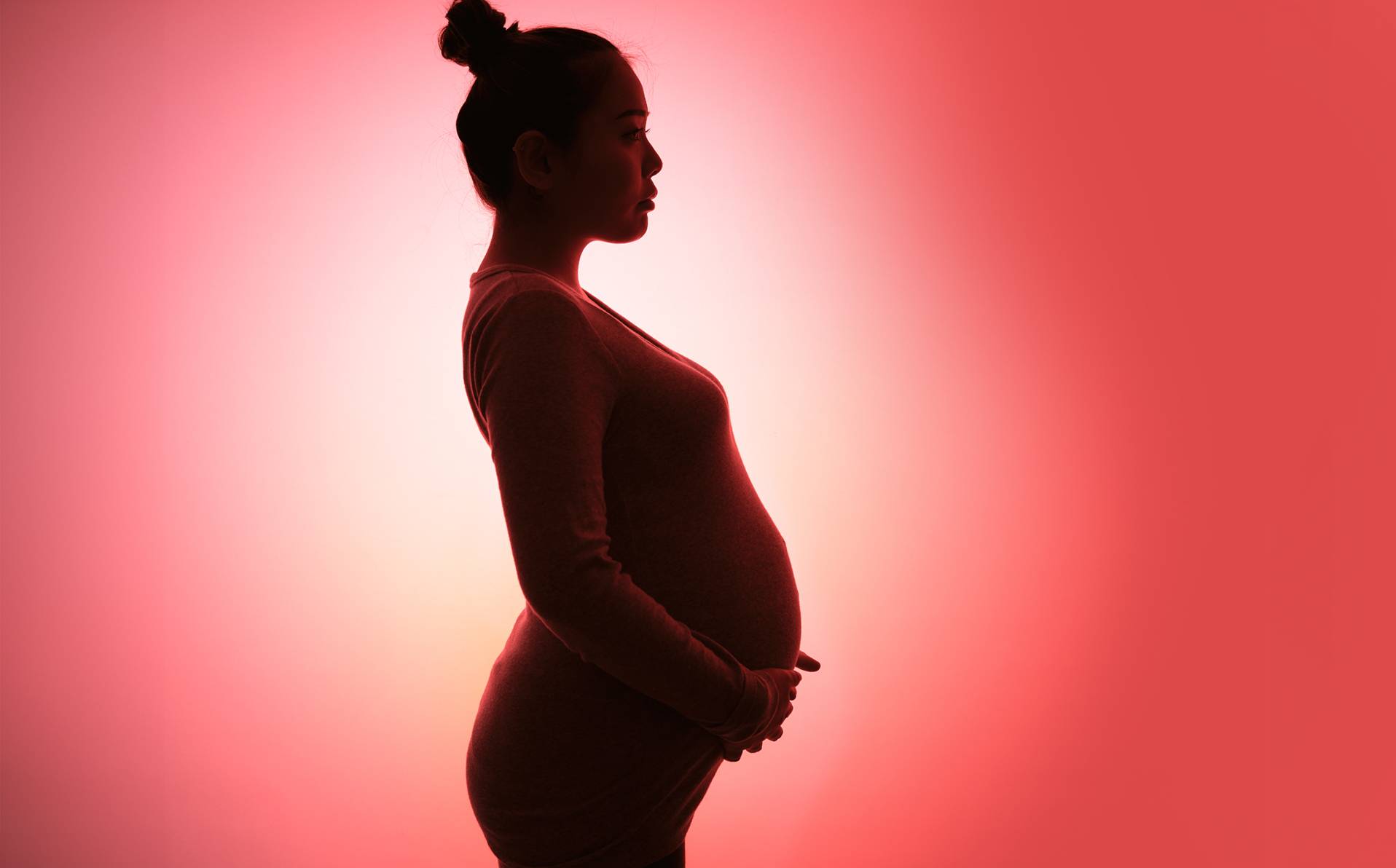 photographie d'une femme enceinte de profil