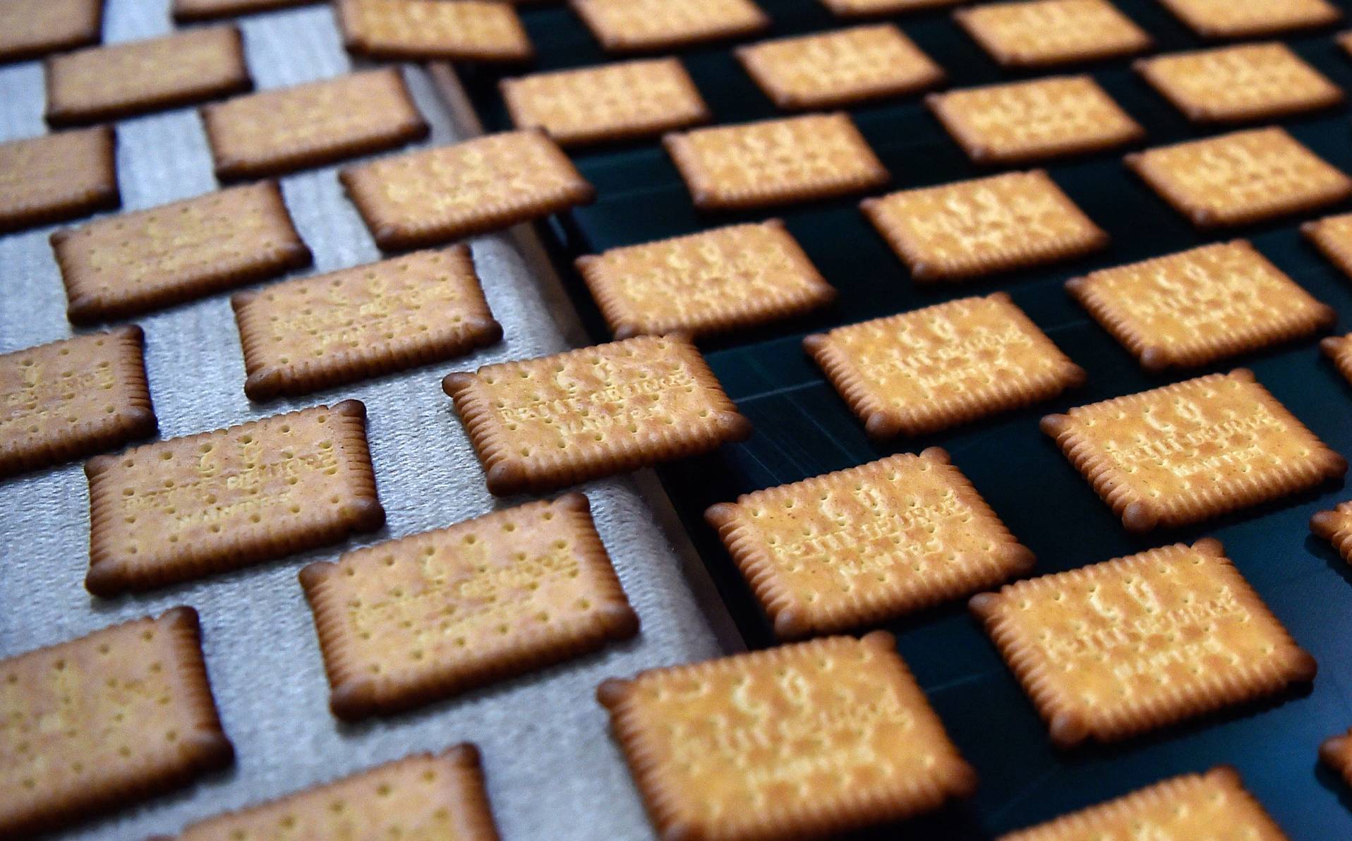 photographie d'une chaine de production de biscuits industriels
