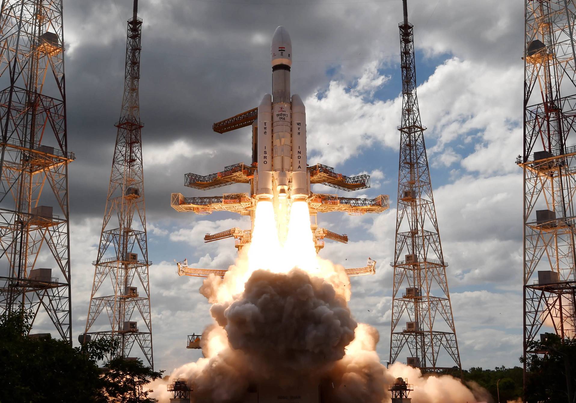 photographie du lancement réussi de la fusée indienne Chandrayaan-3 en juillet 2023