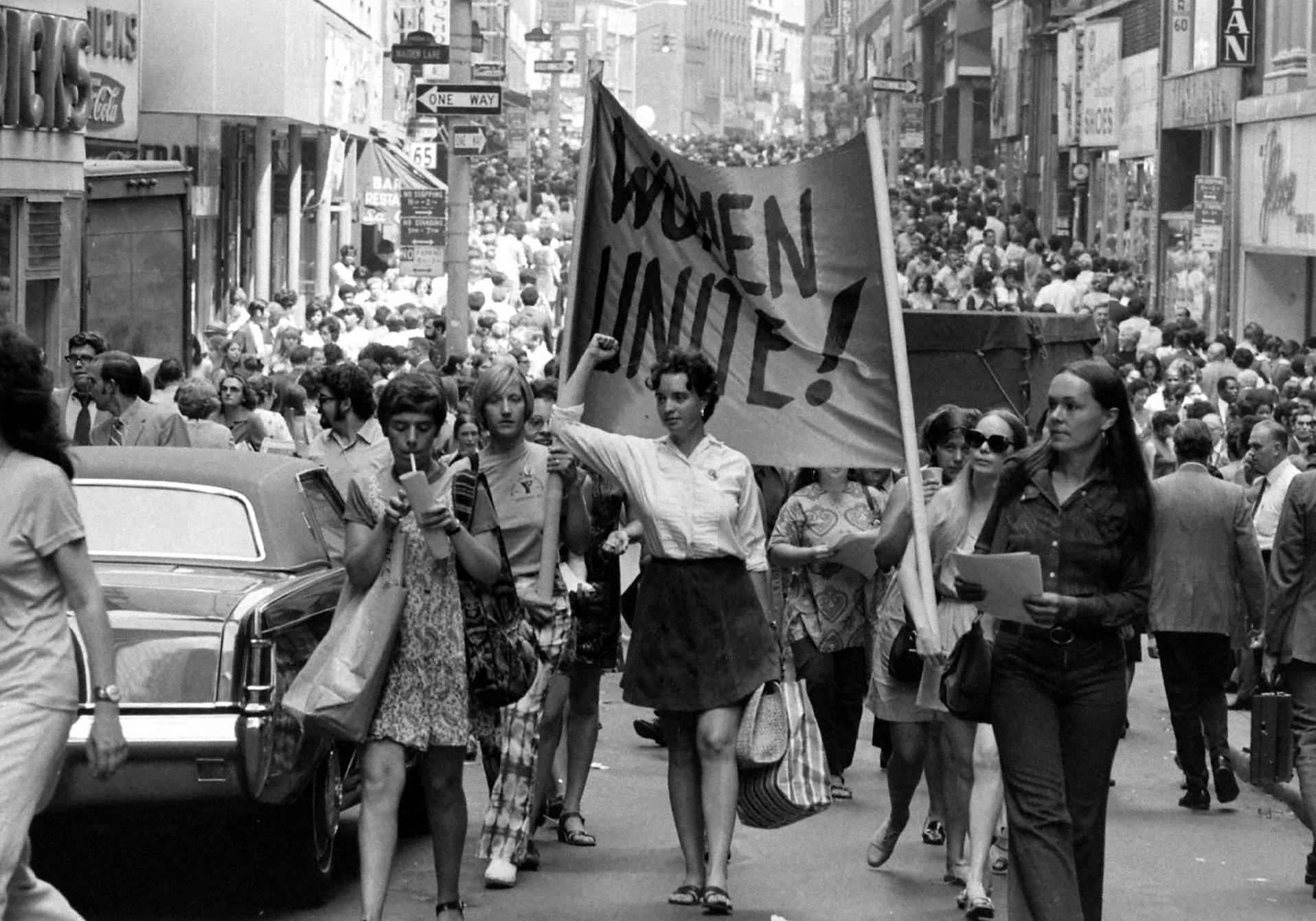 photographie de la marche féministe à New York en août 1970